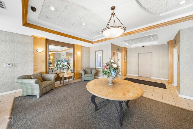 Foto del edificio - 5555 N Cumberland Ave