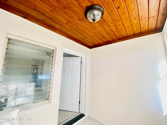 Foto del edificio - 1737 W 24th St