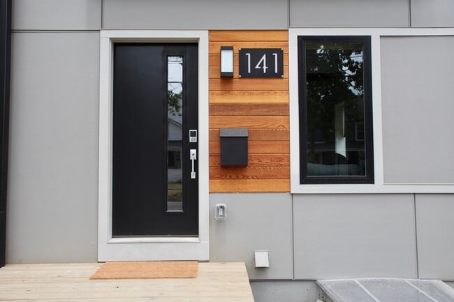 Building Photo - 141 Hill St
