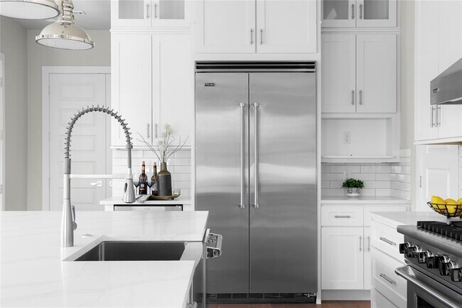 Foto del edificio - 2100 Chicon St