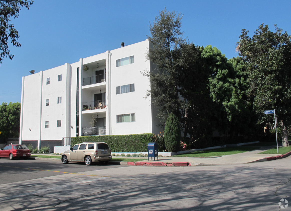 Foto del edificio - 10500 Moorpark St