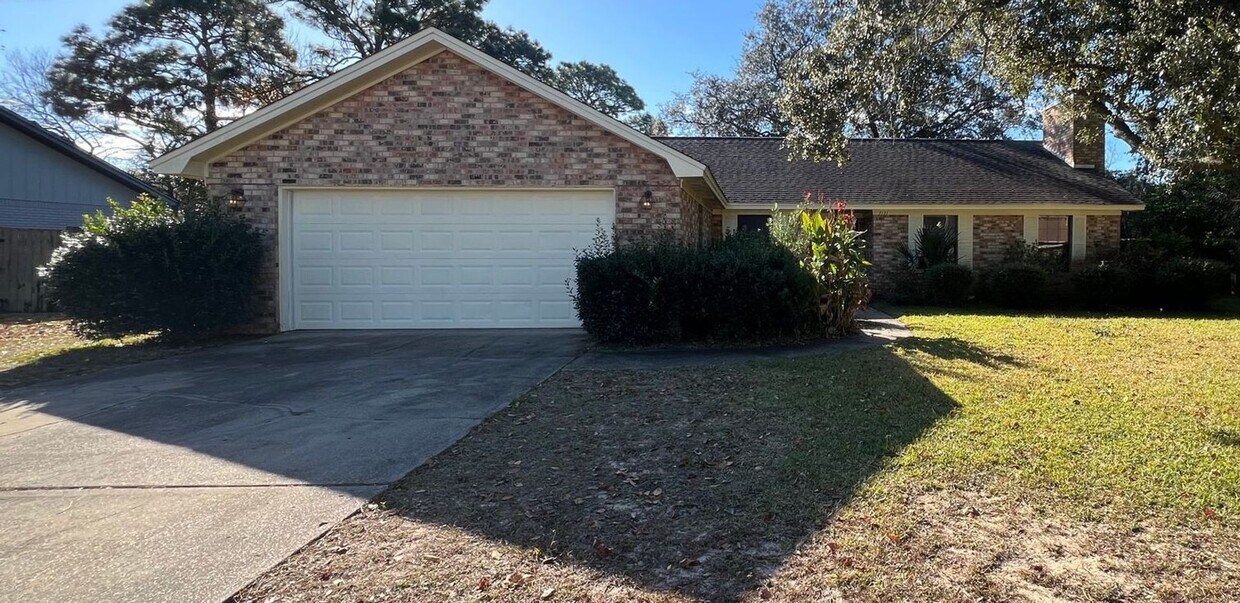 Foto principal - Pensacola - Windermere - 3 Bedroom, 2 Bath...