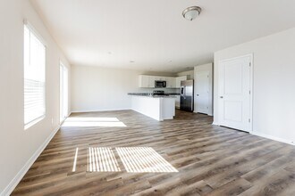 Building Photo - 2104 Cedar Bnd Dr