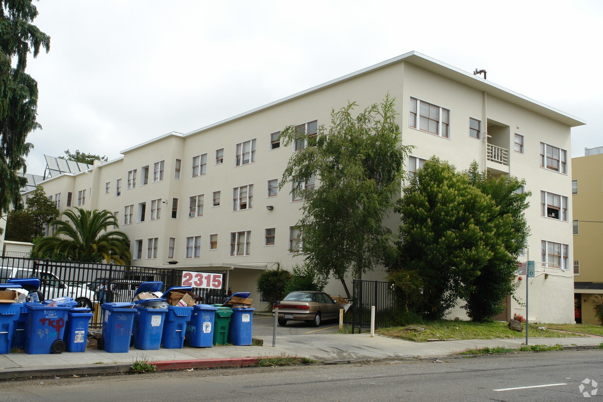 Building Photo - Evans Manor