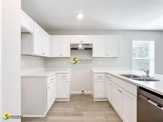 Foto del edificio - 6481 Breezy Oaks Wy