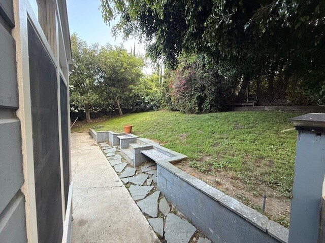 Foto del edificio - 4059 Stone Canyon Ave
