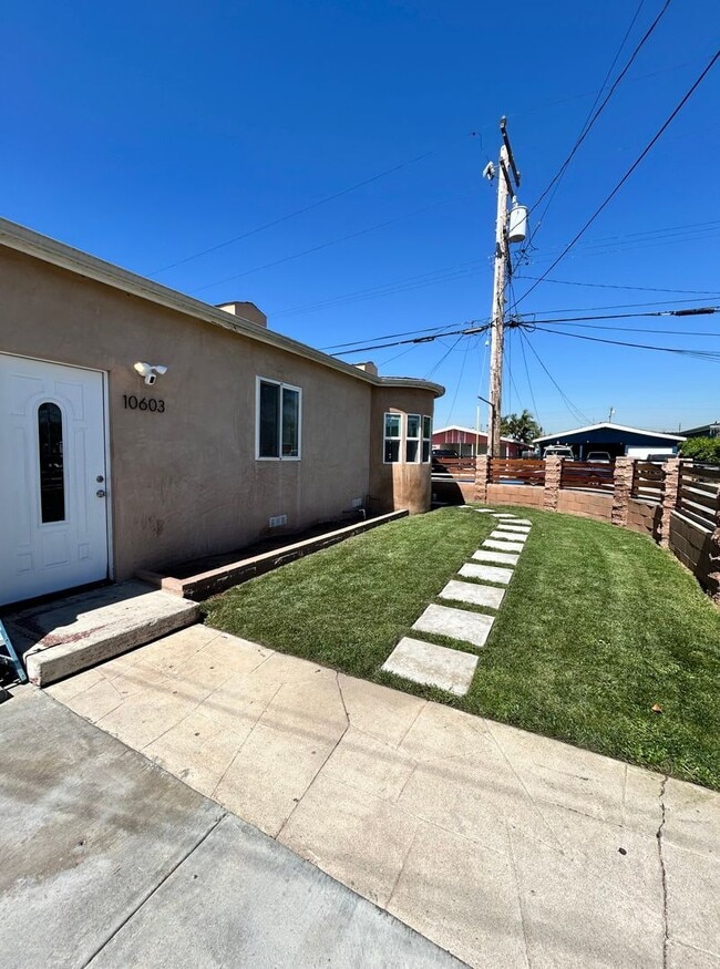 Building Photo - 10603 S Osage Ave