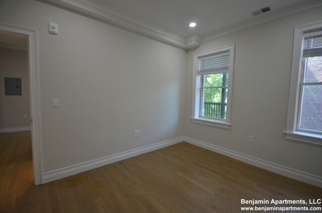 Building Photo - 14 Mount Hood Rd