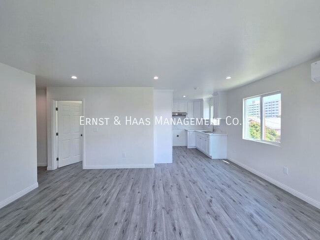 Foto del edificio - 1320 Lewis Ave