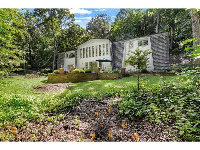 Foto del edificio - 1501 Twin Springs Rd