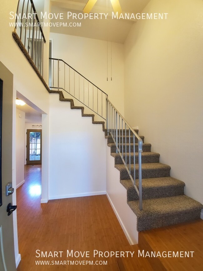 Building Photo - Adorable East Boise Townhome near River, G...