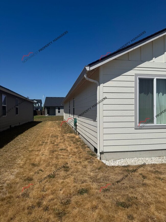 Foto del edificio - STATUS: AVAILABLE | R190| $2095