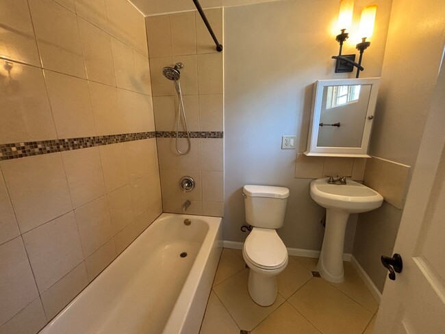 Building Photo - 552