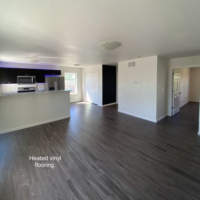 Building Photo - 4645 W Amanda Dr