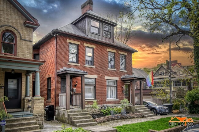 Building Photo - 245 Collins Ave