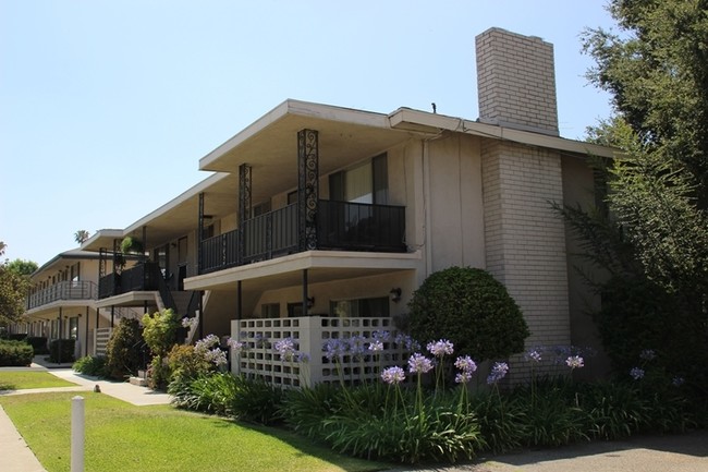 Building Photo - 356 Badillo St