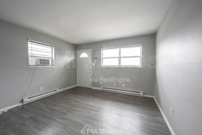 Building Photo - 821 Iowa St