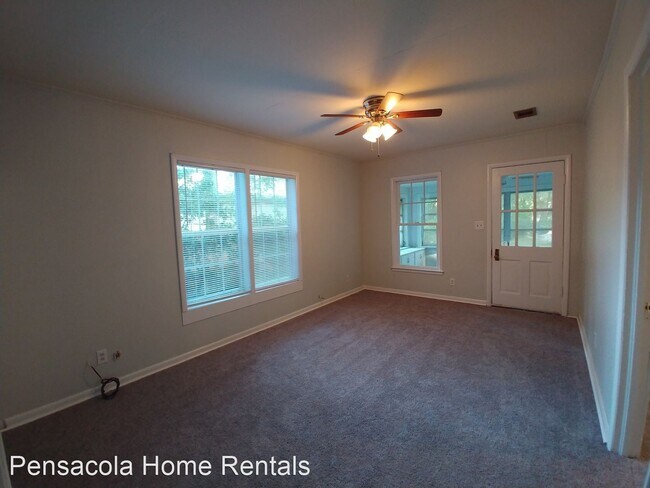 Foto del edificio - 3 br, 1 bath House - 6664 Hinote St