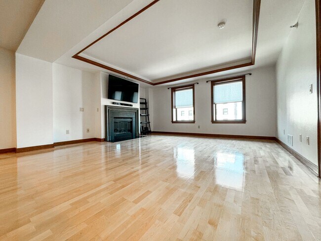 Foto del edificio - Rare find! Historical Loraine Hotel condo ...