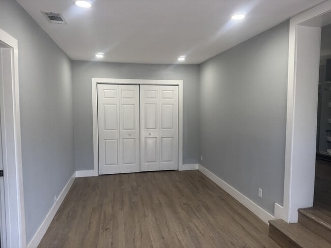 Building Photo - 207 Milton Rd