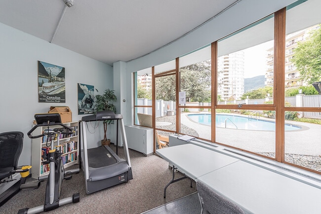 Building Photo - 2190 Bellevue Avenue