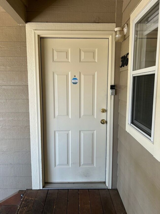 Building Photo - Great Condo in West Fort Collins