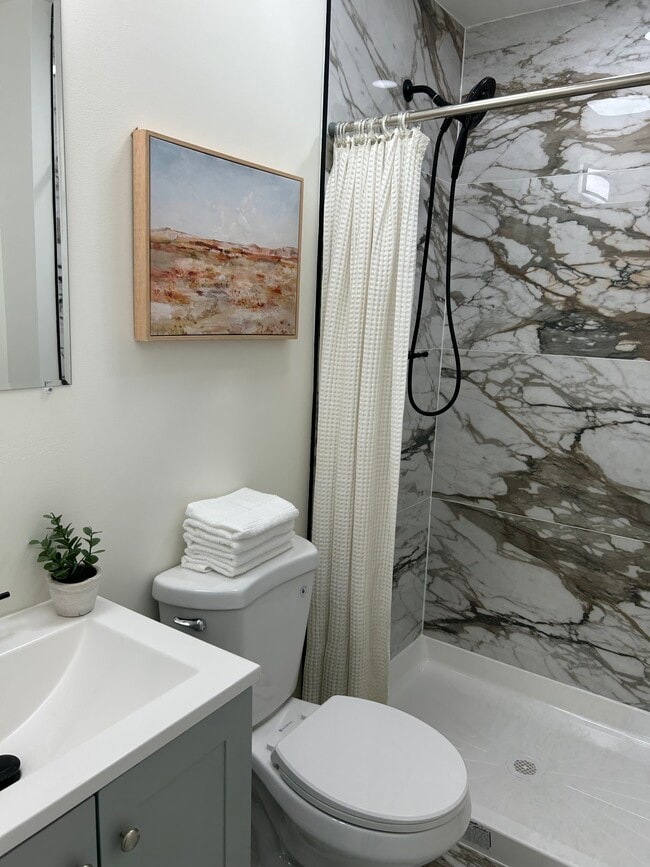 Building Photo - 196 Key Pky