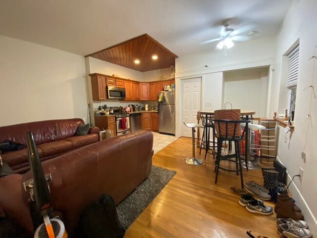 Building Photo - 210 Hemenway St