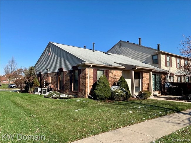 Building Photo - 41297 Southwind Dr