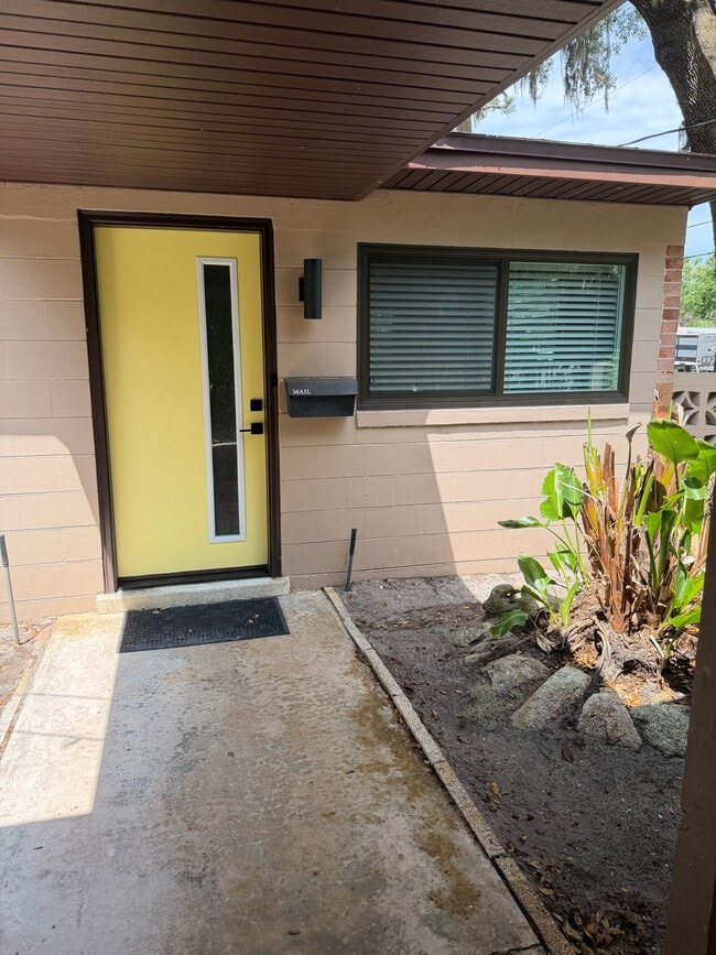 Building Photo - 1232 Galapagos Ave S