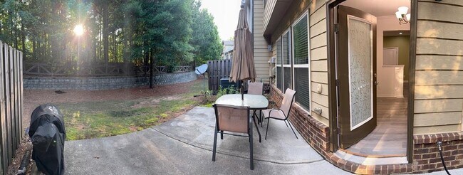 Foto del edificio - 2124 Greencrest Cir