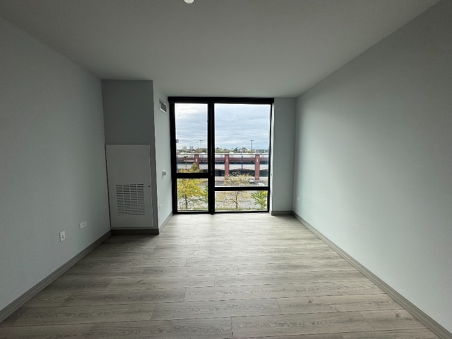 Photo - 2131 N Elston Ave Apartment