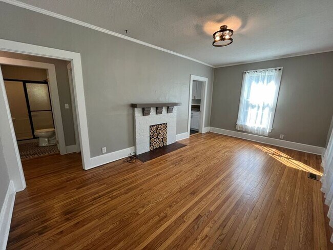 Building Photo - 211 Crisman St