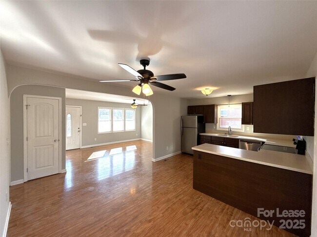 Foto del edificio - 1601 Starbrook Dr