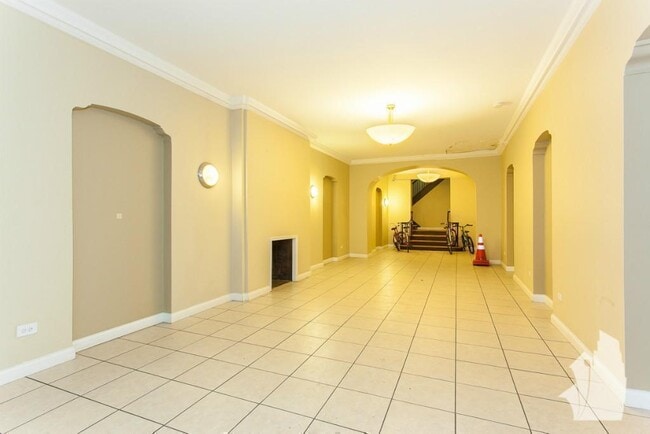 Building Photo - 2737 N Spaulding Ave