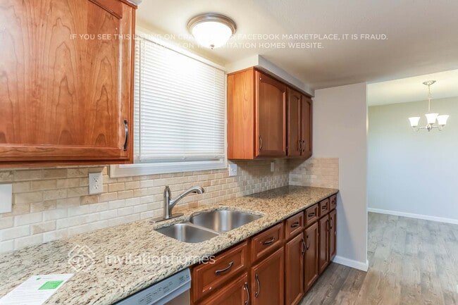 Foto del edificio - 2569 E 102nd Ave