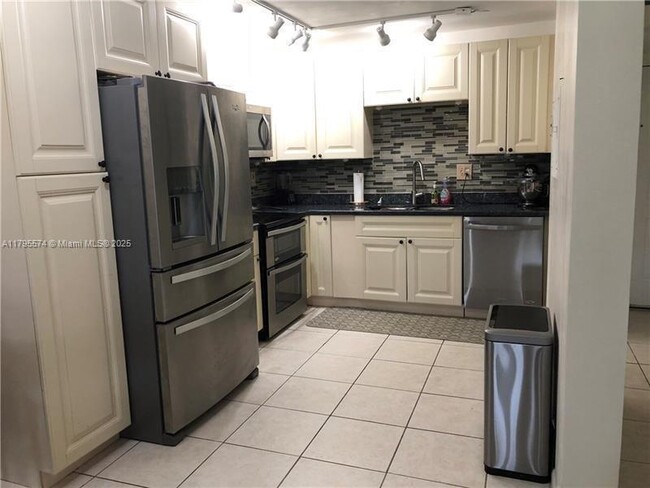 Foto del edificio - 9440 SW 8th St