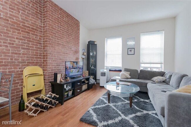 Building Photo - 927 Willow Ave