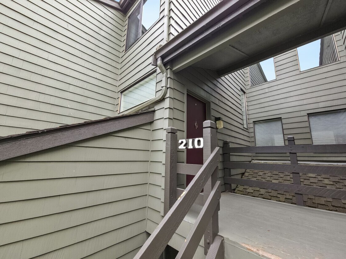 Foto principal - On-the-Water Living Experience: 2BR/2BA Co...
