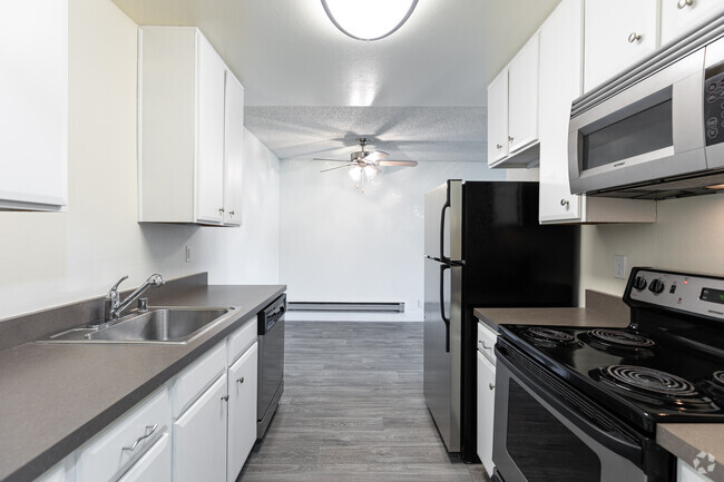 2BR,2BA - Kitchen - Willow Park Apartments