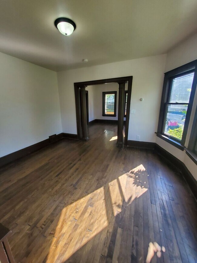 Foto del edificio - 3045-3047 N 11th St. (Duplex) (ACE PROPERTY)