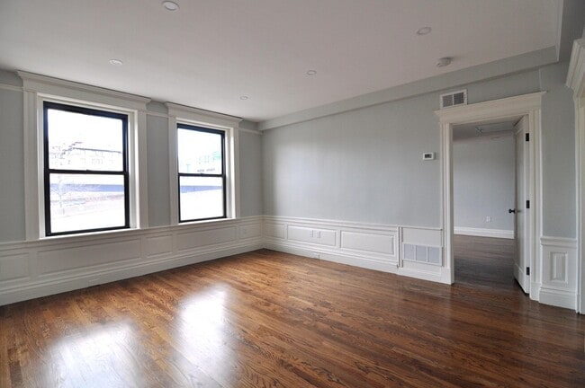 Building Photo - 464 Commonwealth Ave