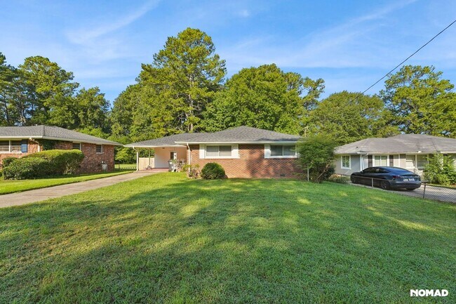 Foto del edificio - 2257 Collins Dr