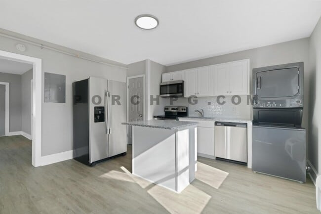 Building Photo - 907 Maple Ave SE