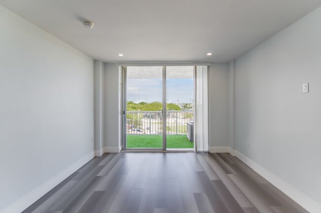 Foto del edificio - 1800 W 24th St