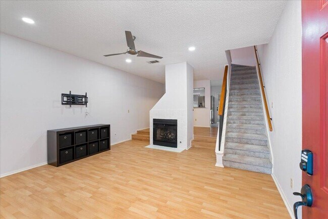 Foto del edificio - 1411 Gracy Farms Ln