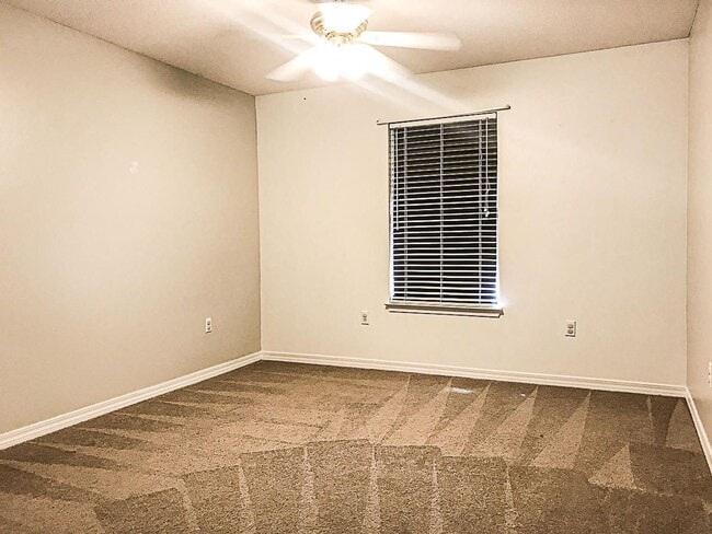 Building Photo - Home in Foxwood Estates