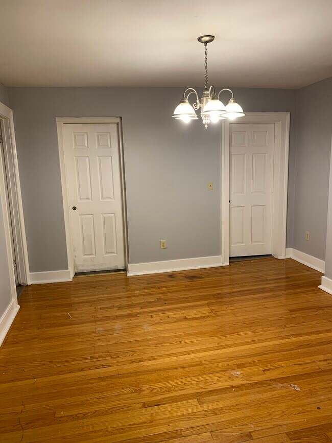 Dining Room 12.5 X 13 - 46 Park Ave