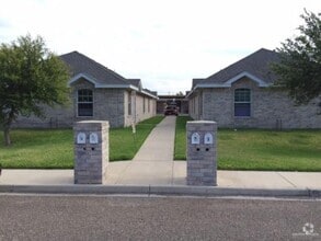 Building Photo - 2303 Moonlight Ln