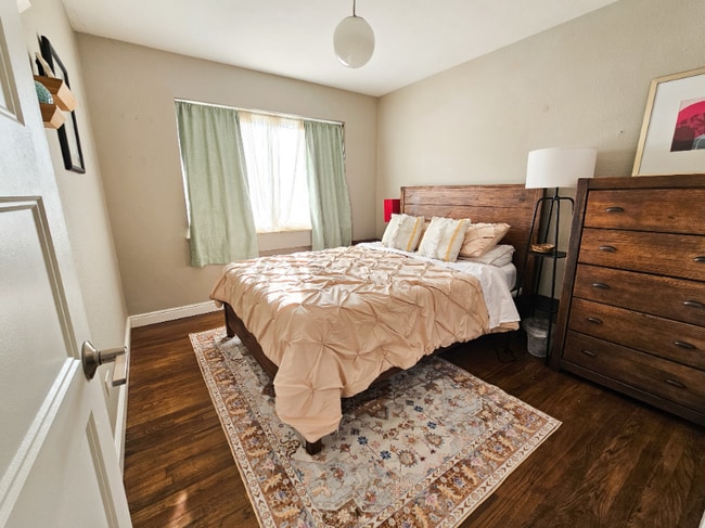 Photo - 1520 Glencoe St Apartment